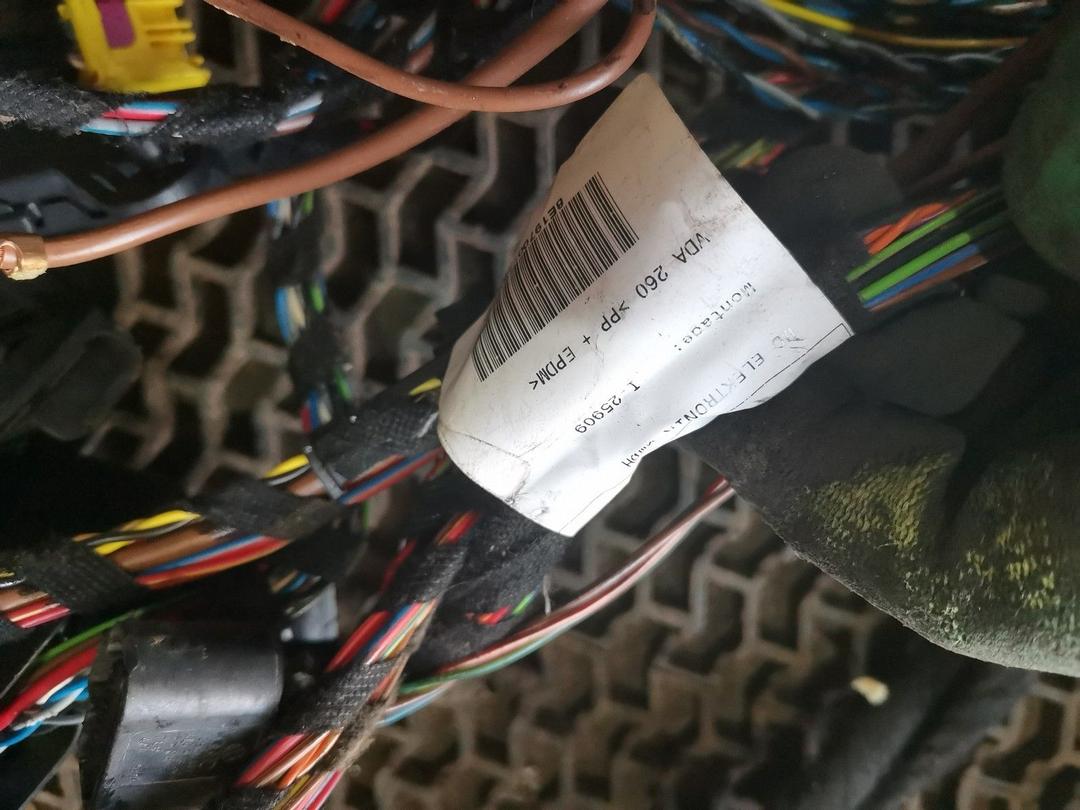 Проводка салона Q0JX2J Audi A4 - Фото 3