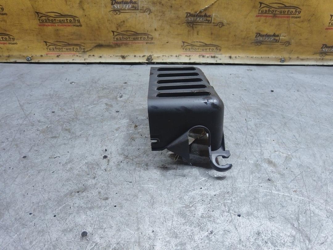 Пластик моторного отсека Q928X7 Fiat Punto купить