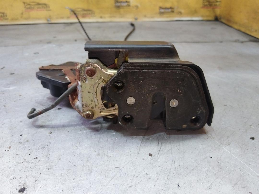 Замок двери задней левой VP5W69 Hyundai Trajet