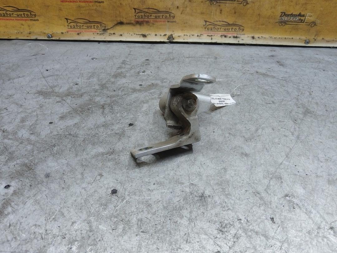 Петля двери передней левой 33C82G Ford Galaxy купить в магазине запчастей бу