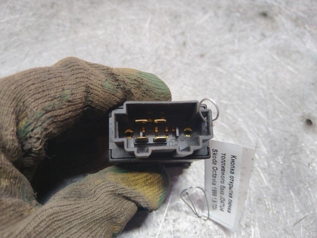 Кнопка открытия лючка топливного бака JD47U4 Skoda Octavia - Фото 2