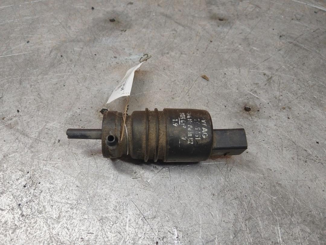 Насос (моторчик) омывателя стекла 88YJYL Volkswagen Passat - Фото 1