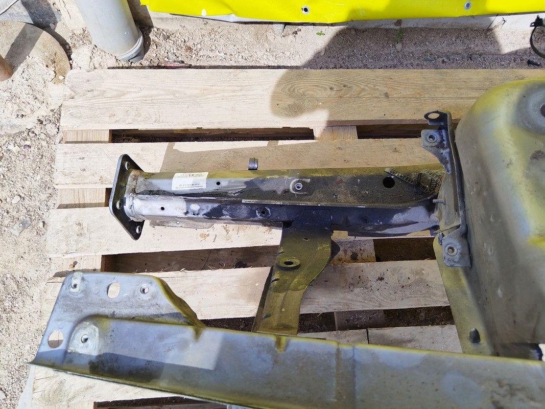 Стакан лонжерона левый QGXUH1 Audi A6 купить на авторазборке