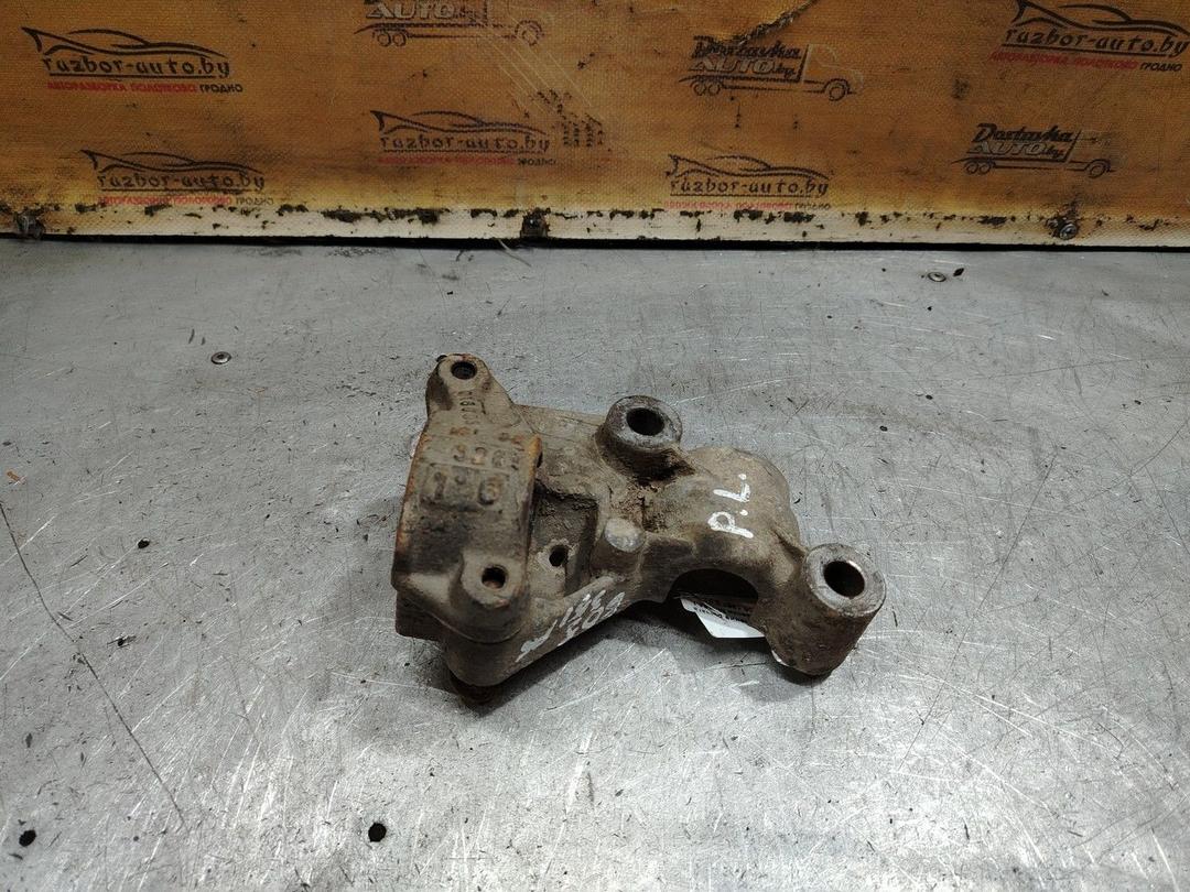 Кронштейн крепления рычага передней подвески MN16AJ Peugeot 605 - Фото 1