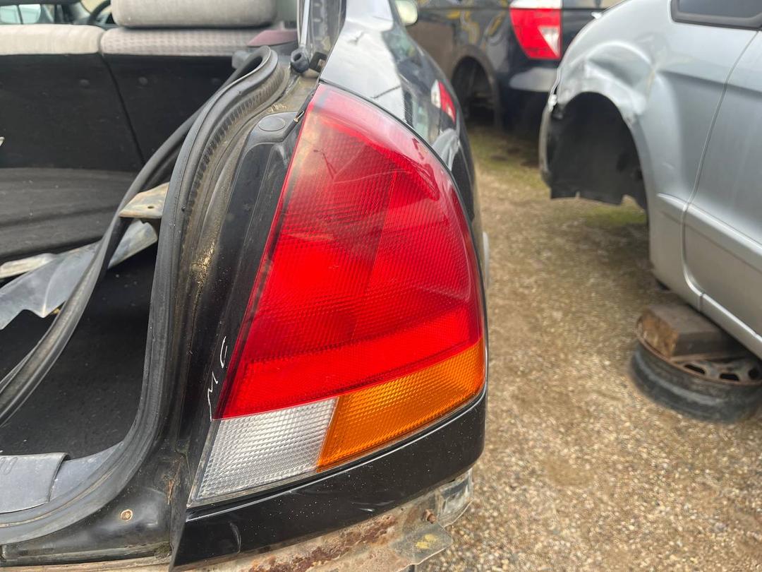 Фонарь задний правый XA9AJS Mitsubishi Carisma купить