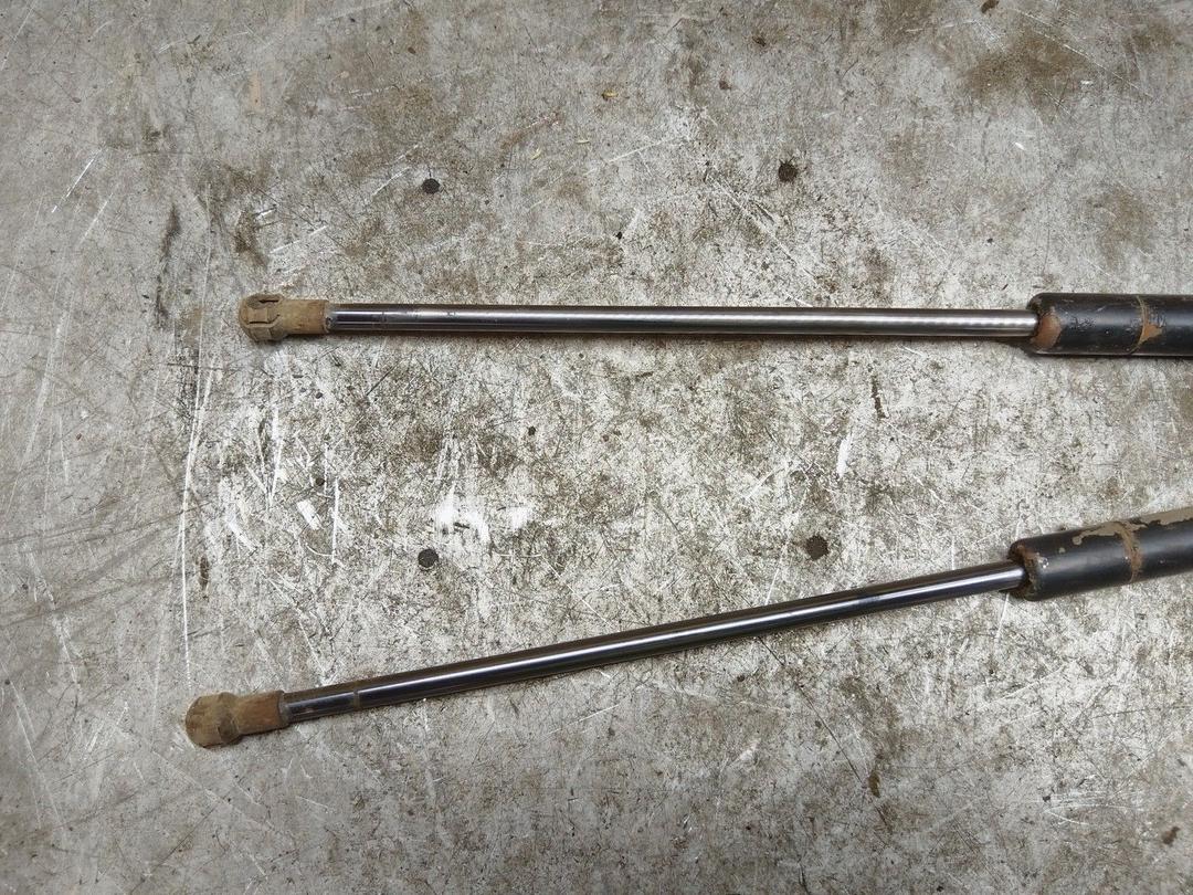 Амортизатор крышки багажника (3-5 двери) ZP3WR0 Fiat Palio - Фото 2