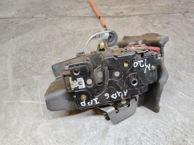 Замок двери задней правой 95677O Audi A4 купить