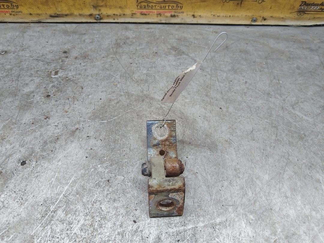 Петля двери задней правой HM4G97 Skoda Fabia купить на авторазборке