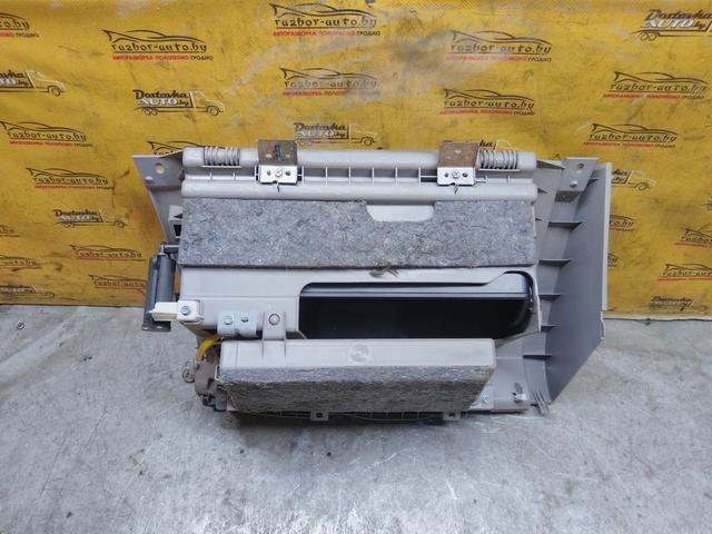 Бардачок 7JBWV9 Mitsubishi Grandis купить на авторазборке
