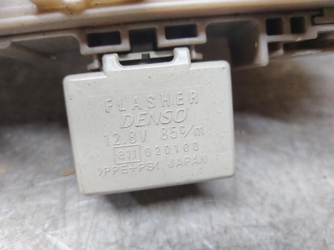 Блок предохранителей JUU16E Toyota Corolla undefined