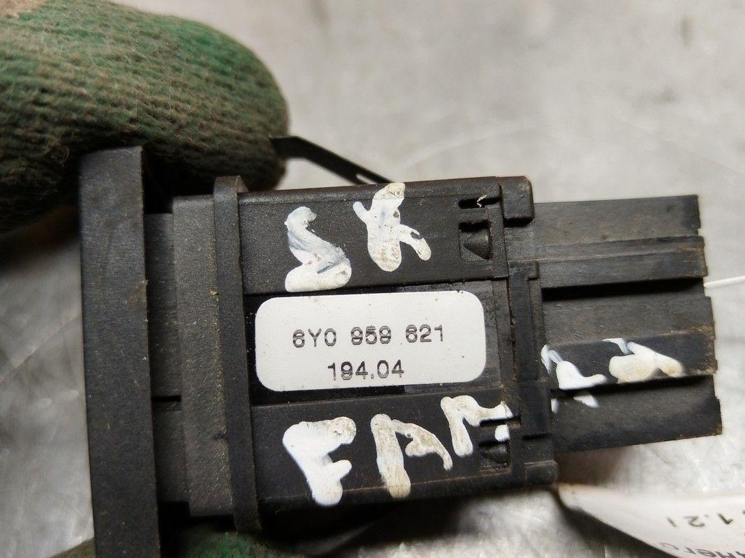 Кнопка подогрева заднего стекла BY30J6 Skoda Fabia купить в магазине запчастей бу