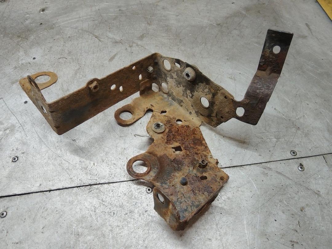 Крепление блока ABS E9BT87 Renault Espace