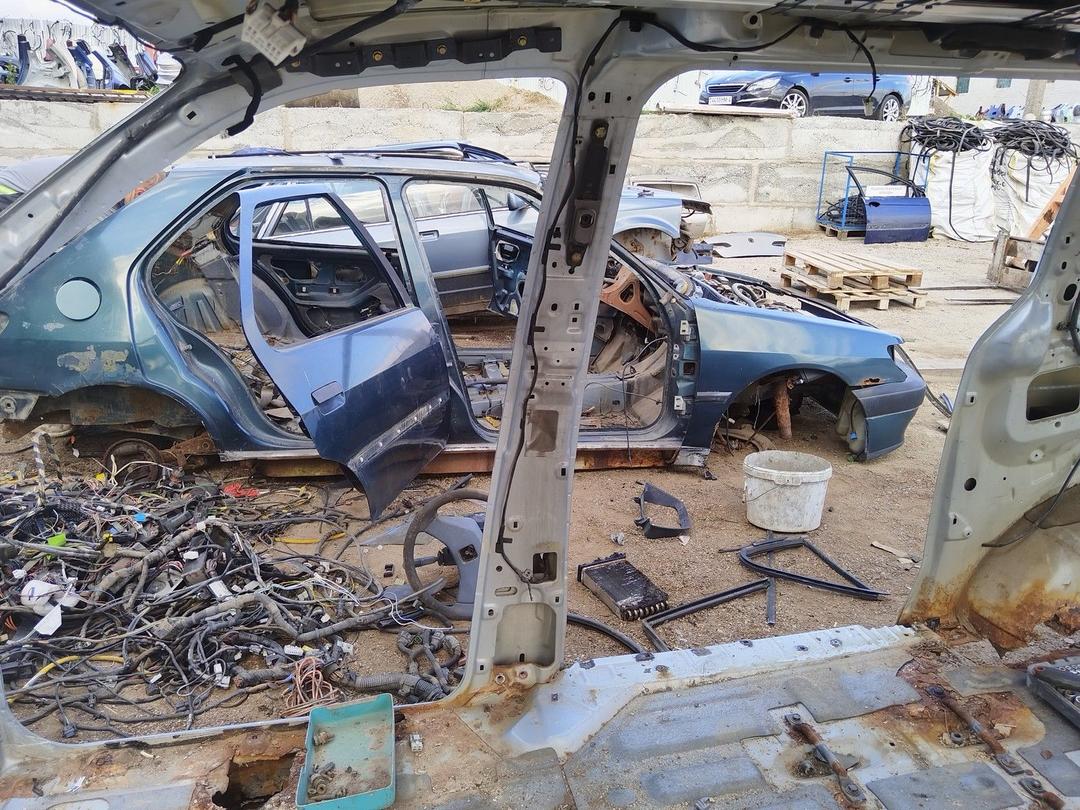 Стойка кузовная центральная правая TWJ5FB Kia Carnival купить на авторазборке