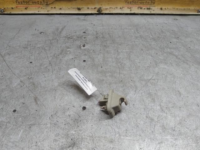 Крепление (крючок) солнцезащитного козырька 740219 Volvo S60