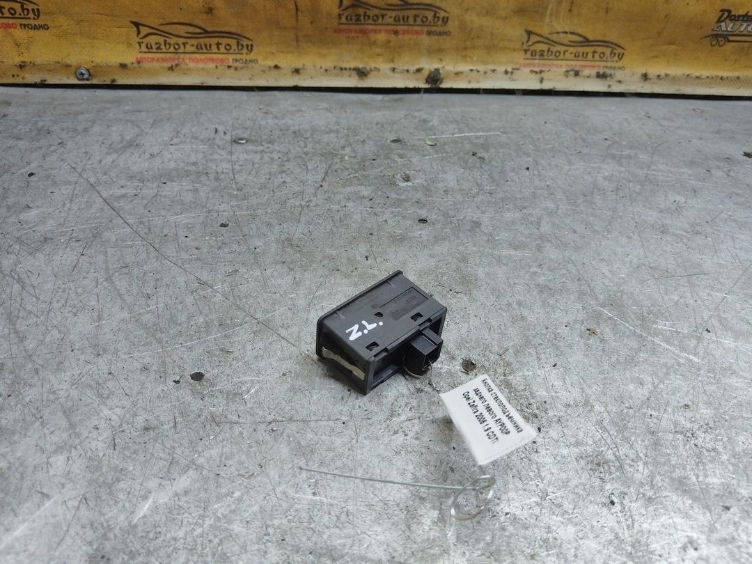 Кнопка стеклоподъемника заднего левого AYP00P Opel Zafira купить