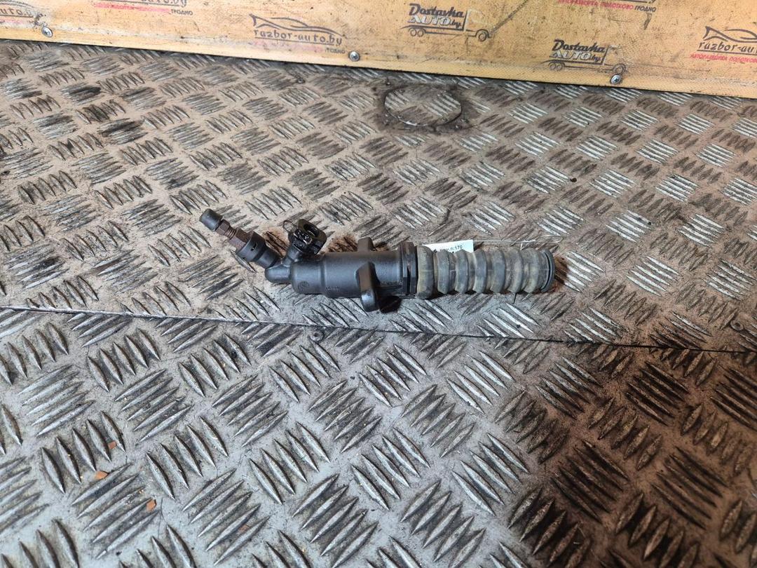 Цилиндр сцепления рабочий UYJLYI Peugeot 406