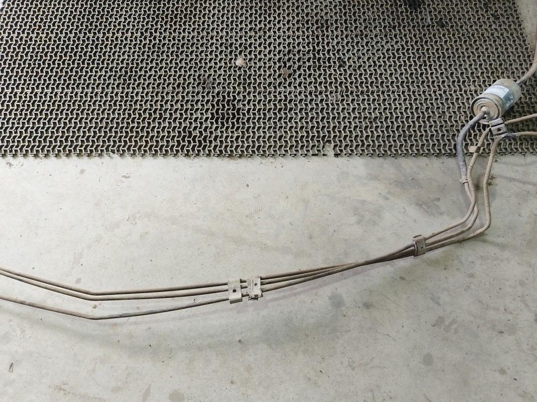 Трубка топливная YQNM63 Audi A4 купить в магазине запчастей бу