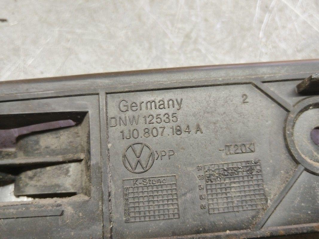 Кронштейн крепления бампера переднего XME1W9 Volkswagen Golf купить с доставкой