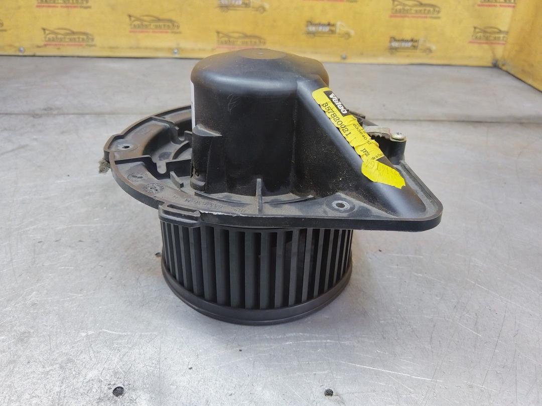 Моторчик печки D2OTHW Volkswagen Passat