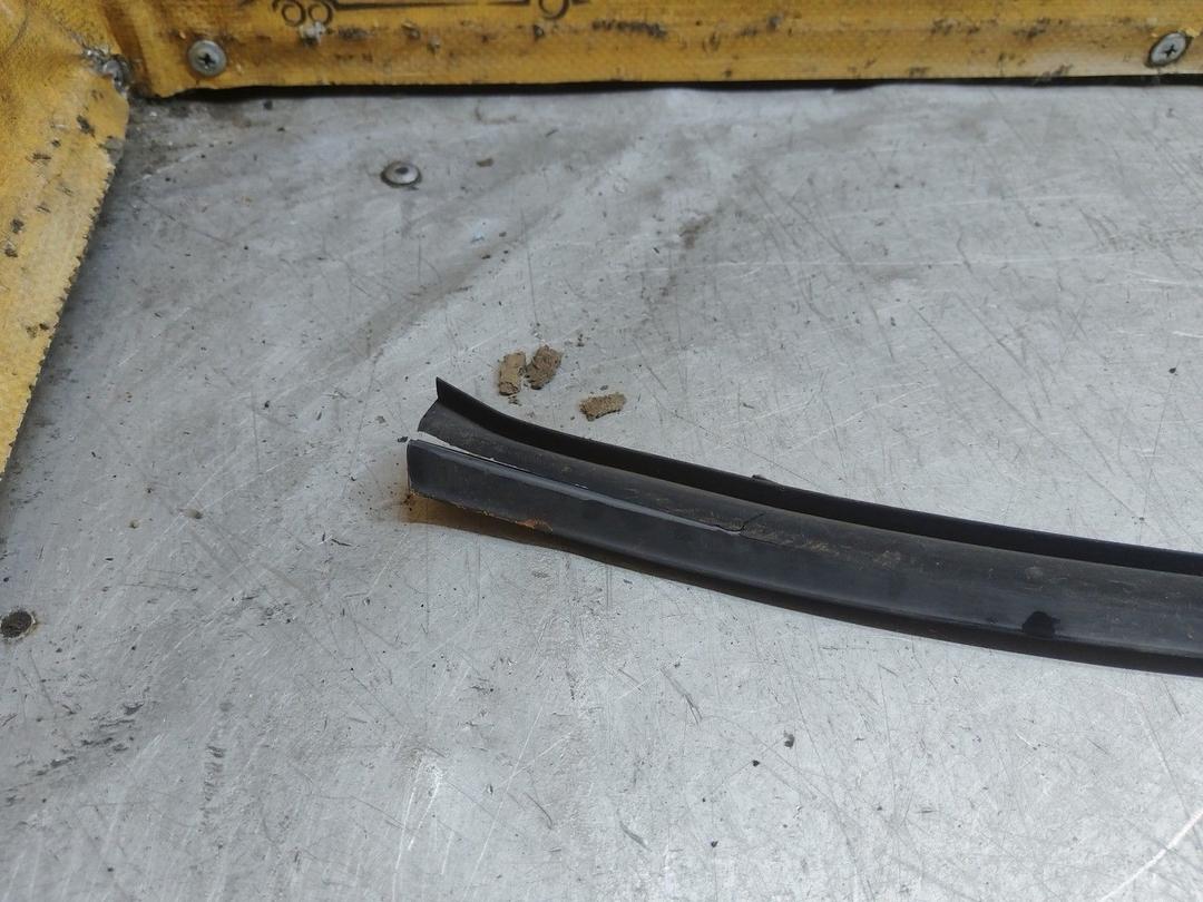 Молдинг стекла заднего VQJAKC Volvo S60 купить