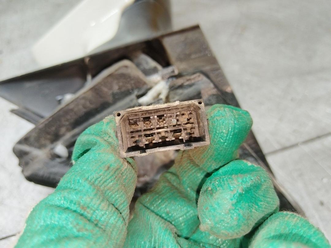 Зеркало наружное правое 6Q13YI Audi A4 купить в магазине запчастей бу