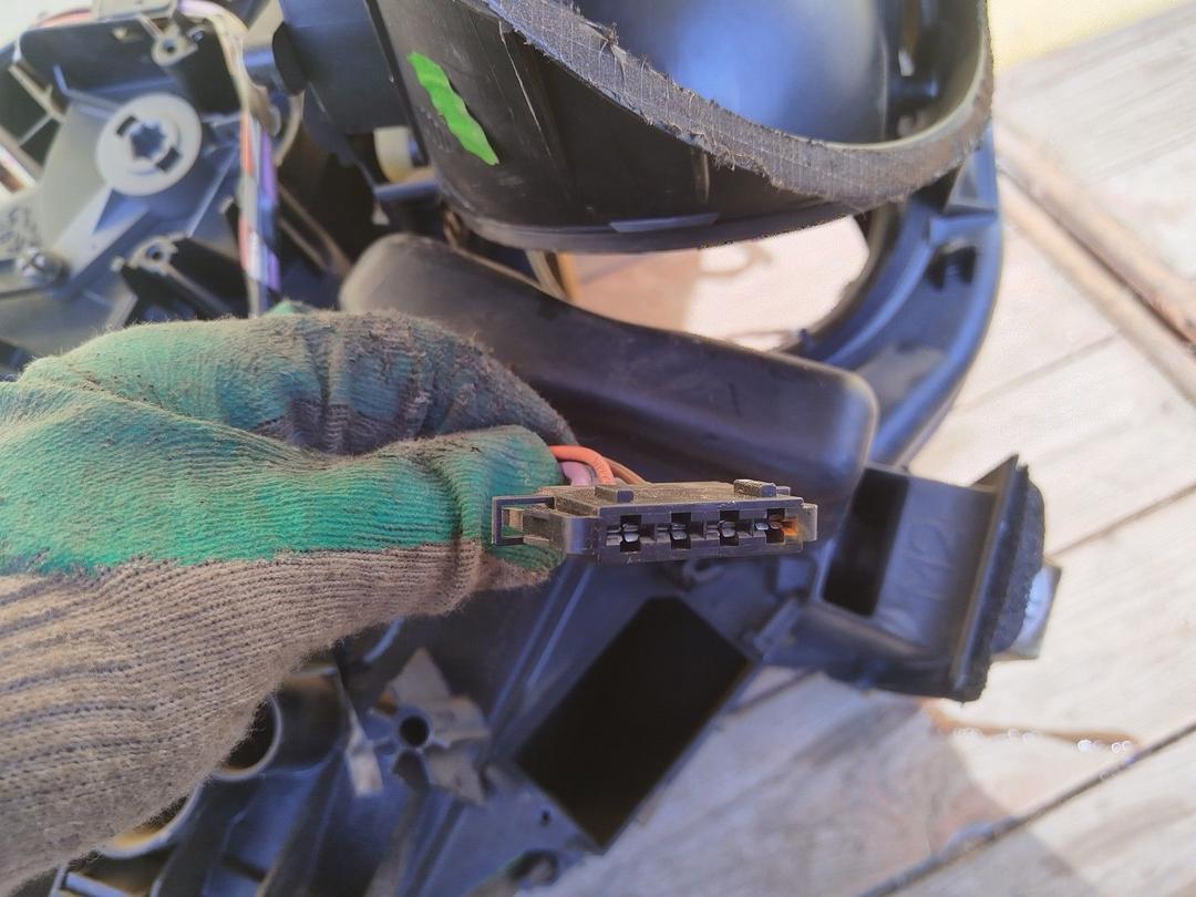 Корпус отопителя (печки) 106859 Citroen C3 купить с доставкой. Огромный выбор запчастей и марок авто. У нас есть практически все.