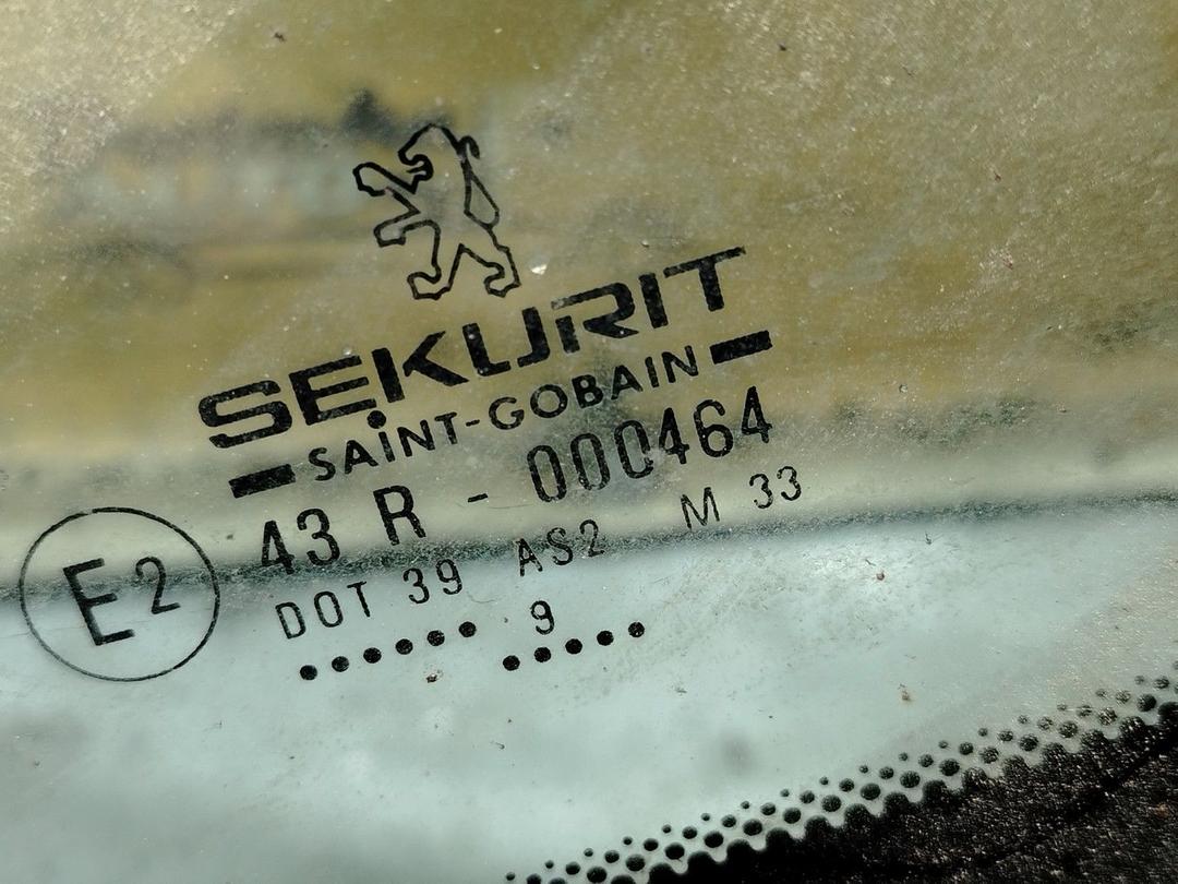Стекло кузовное боковое левое 112YSM Peugeot 306 - Фото 2