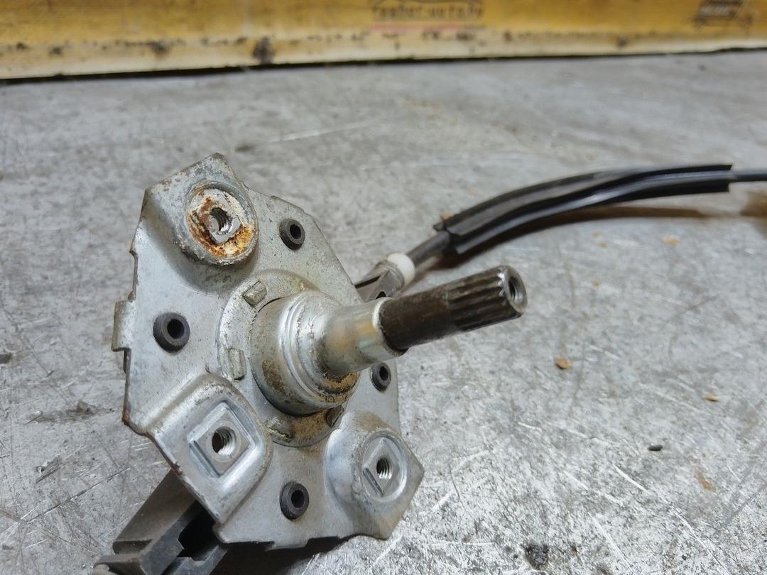 Стеклоподъемник задний правый E4HG6U Audi 100 купить