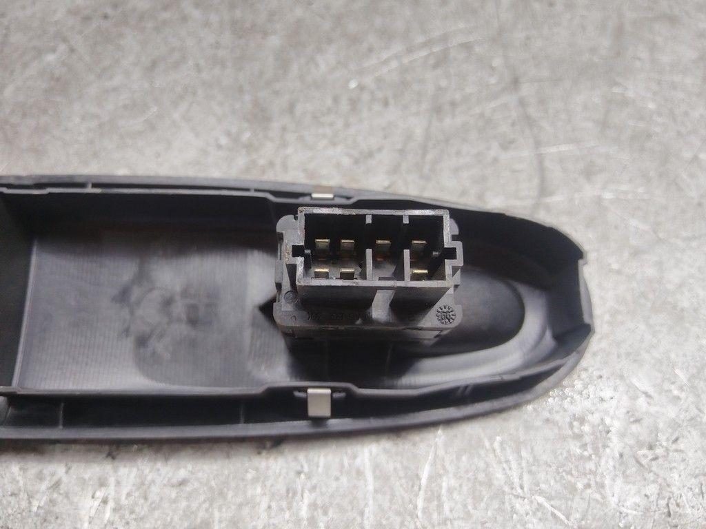 Кнопка стеклоподъемника переднего правого V2YOIX Peugeot 406 - Фото 4