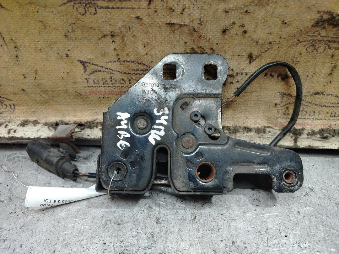 Замок капота OTFKD0 Audi A4 - Фото 1