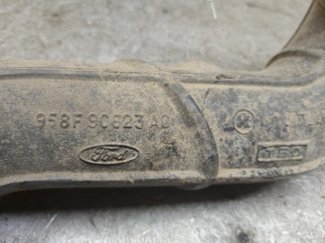 Патрубок воздушного фильтра S9W2UA Ford Escort купить на авторазборке