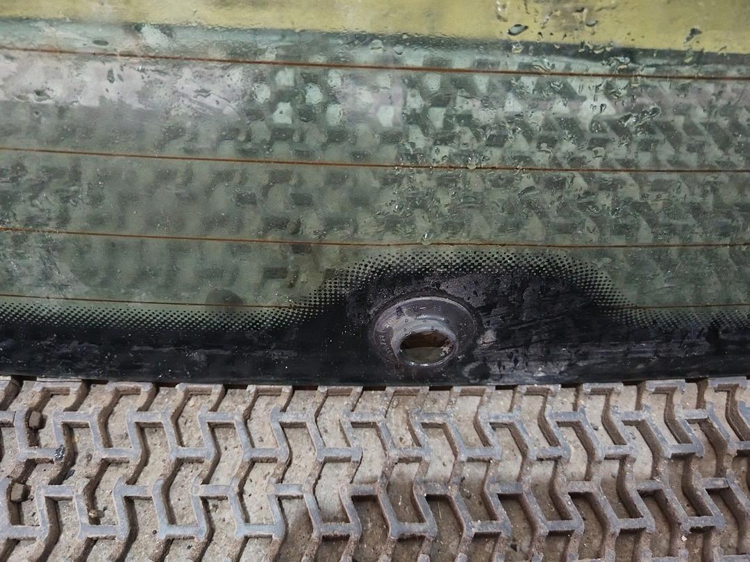 Стекло заднее XID2XY Volkswagen Golf undefined