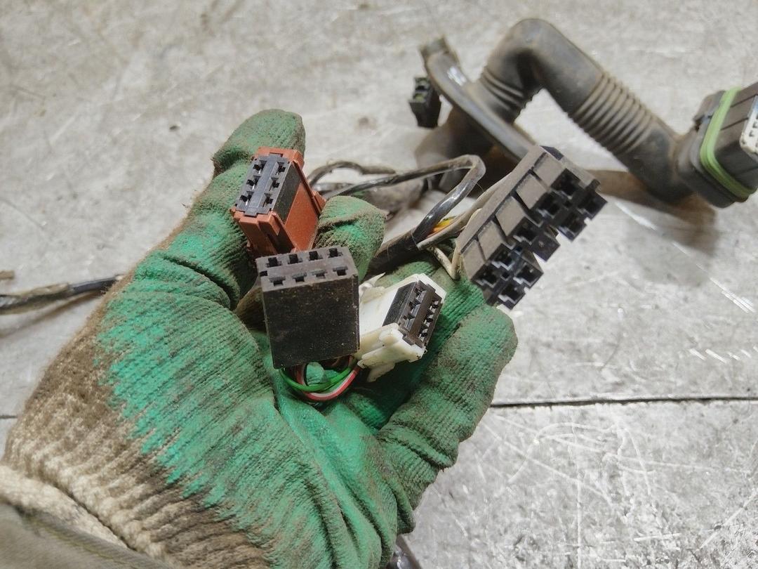 Проводка двери передней левой 72V2S8 Renault Laguna купить в магазине запчастей бу