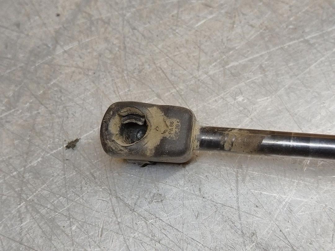 Амортизатор капота AP65SZ Volkswagen Passat купить с доставкой