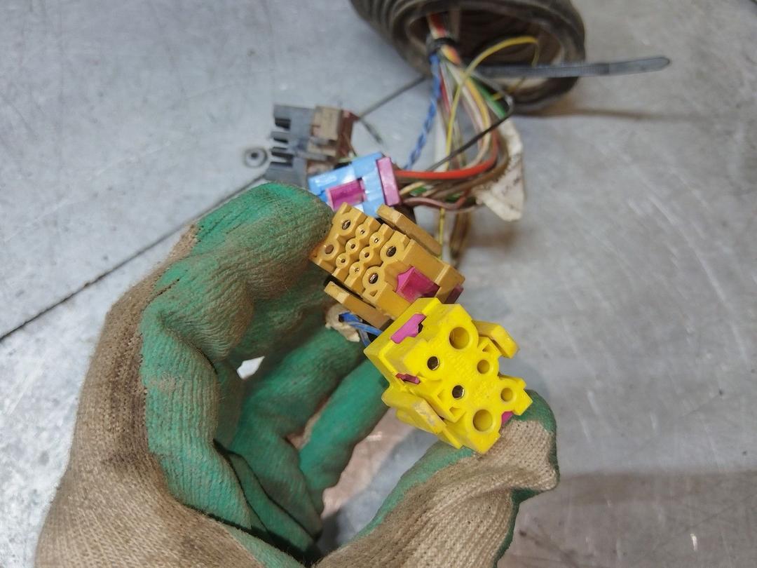 Проводка двери передней левой F7MN5B Audi A4 - Фото 2