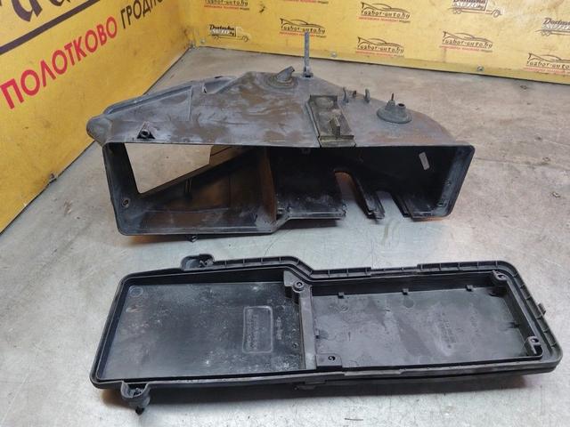 Короб предохранителей YN1G6Y Mercedes C W202 undefined