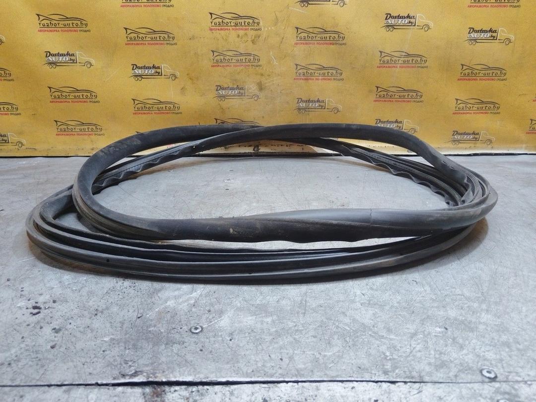 Уплотнитель двери передней правой 4ZR2AA Volvo XC70 купить в магазине запчастей бу