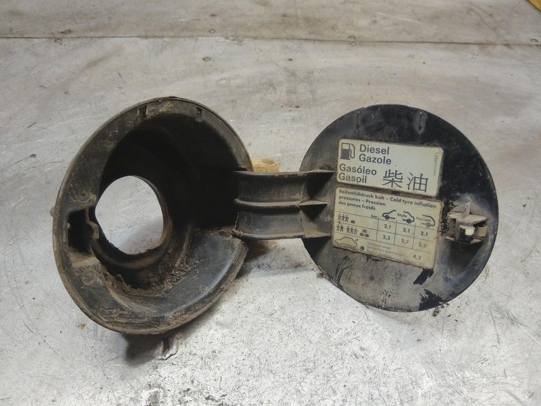 Лючок топливного бака J1R719 Volkswagen Passat купить с доставкой