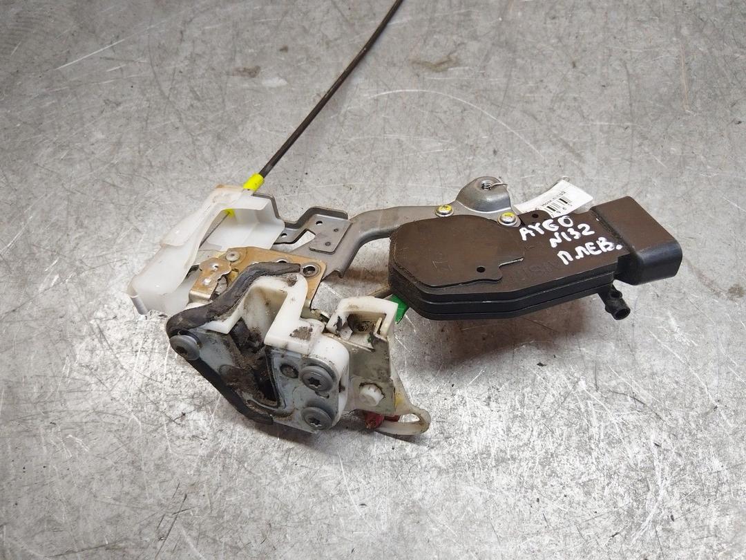 Замок двери передней левой 6J7C5P Toyota Aygo купить в магазине запчастей бу