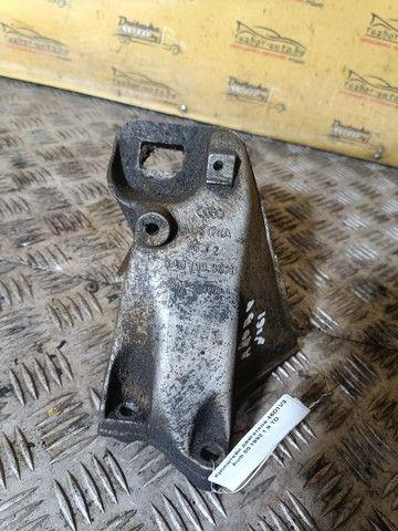 Кронштейн двигателя 46D1V3 Audi 80