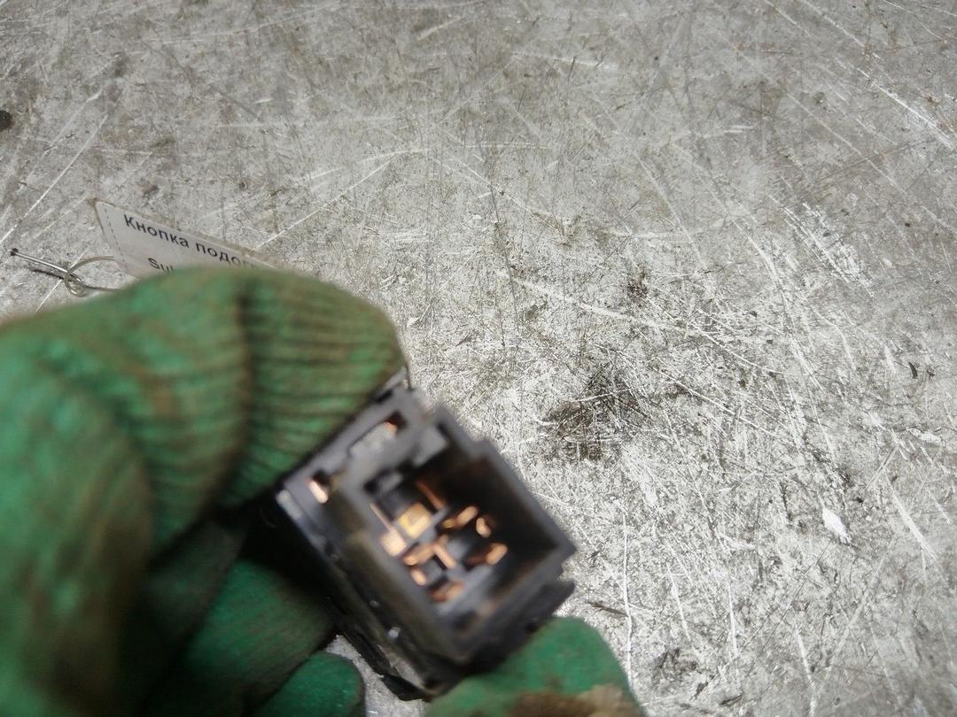 Кнопка подогрева сидений ZZAN8S Subaru Forester купить на авторазборке