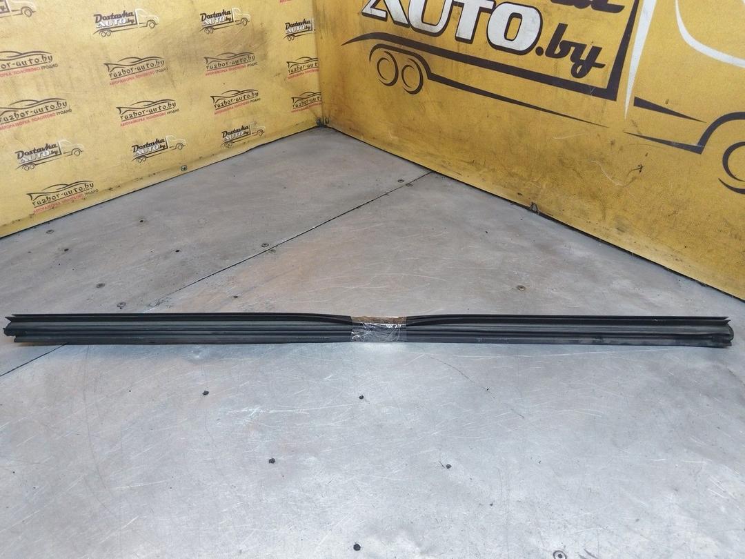 Молдинг стекла двери передней левой внутренний 5SQ9G4 Toyota Avensis купить в магазине запчастей бу