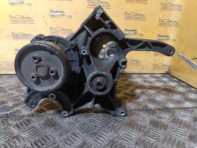 Кронштейн вискомуфты AH0X61 Volkswagen Passat