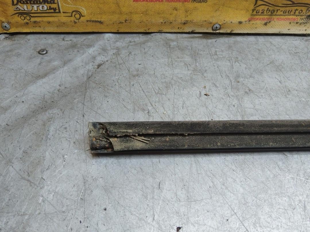 Молдинг стекла двери передней левой наружный 9UYH09 Ford Mondeo купить на авторазборке