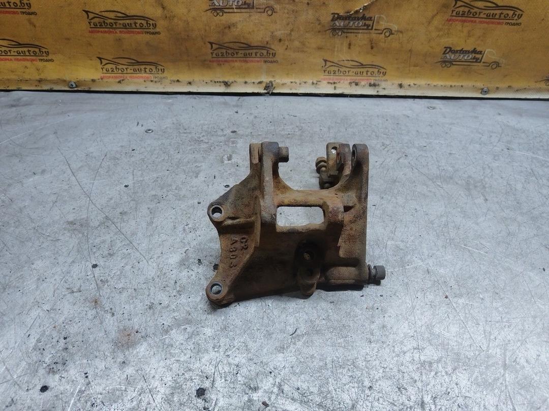 Кронштейн генератора BTBE26 Peugeot 405