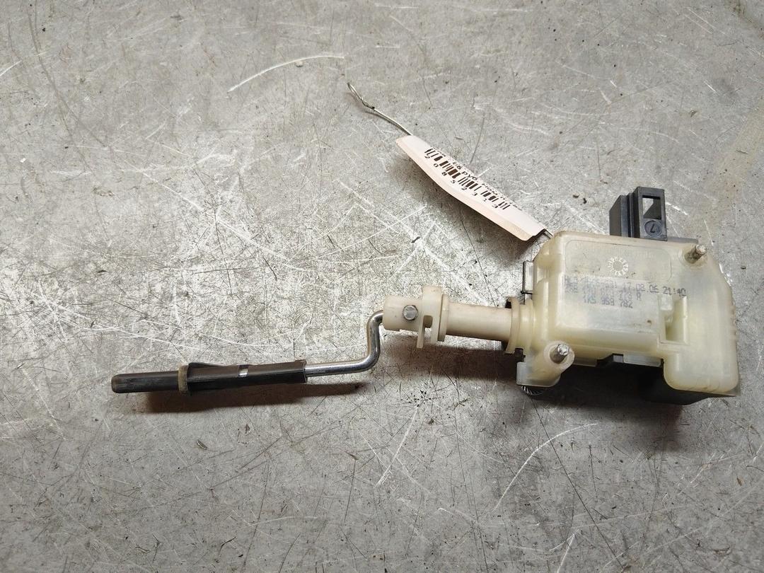 Электропривод запирания лючка топливного бака BEDY0H Volkswagen Touran купить