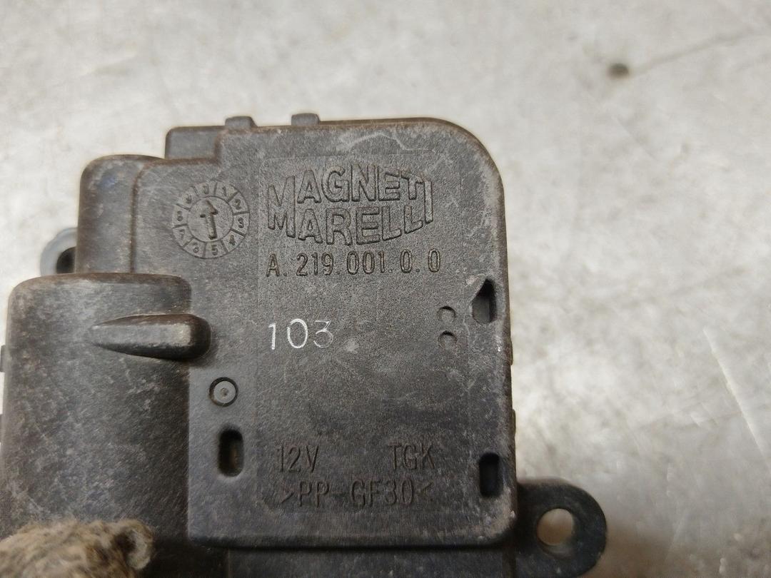 Моторчик заслонки печки O8O4I7 Peugeot 307 купить в магазине запчастей бу