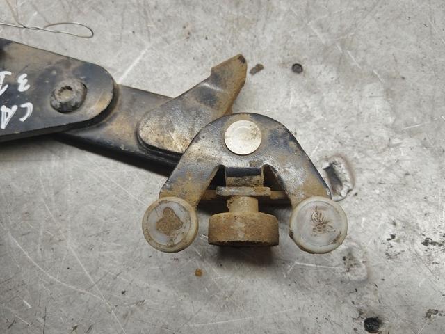 Ролик двери сдвижной U33YLP Volkswagen Caddy купить в магазине запчастей бу