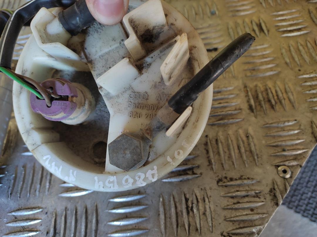 Колба в бак 1IGJGQ Audi 80 купить с доставкой