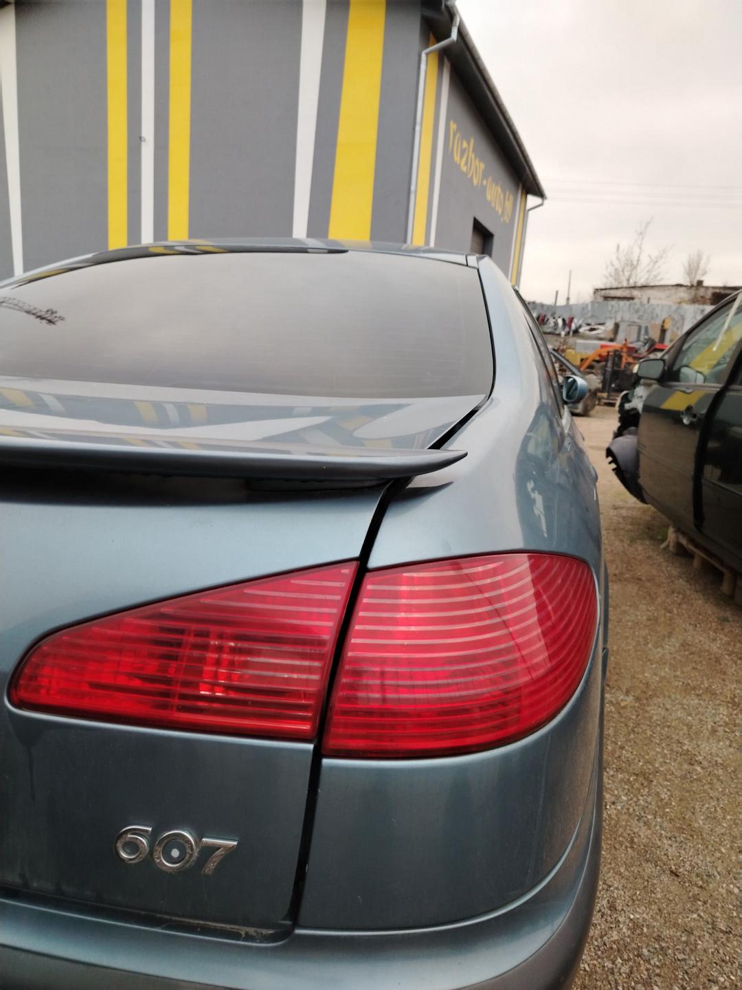 Фонарь крышки багажника правый EH4WNB Peugeot 607